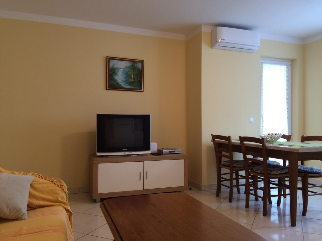 Apartment Ana Πόρετς Εξωτερικό φωτογραφία